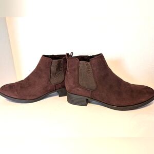 White Mt. Faux Suede‎ Ankle Boots Sz. 8 1/2